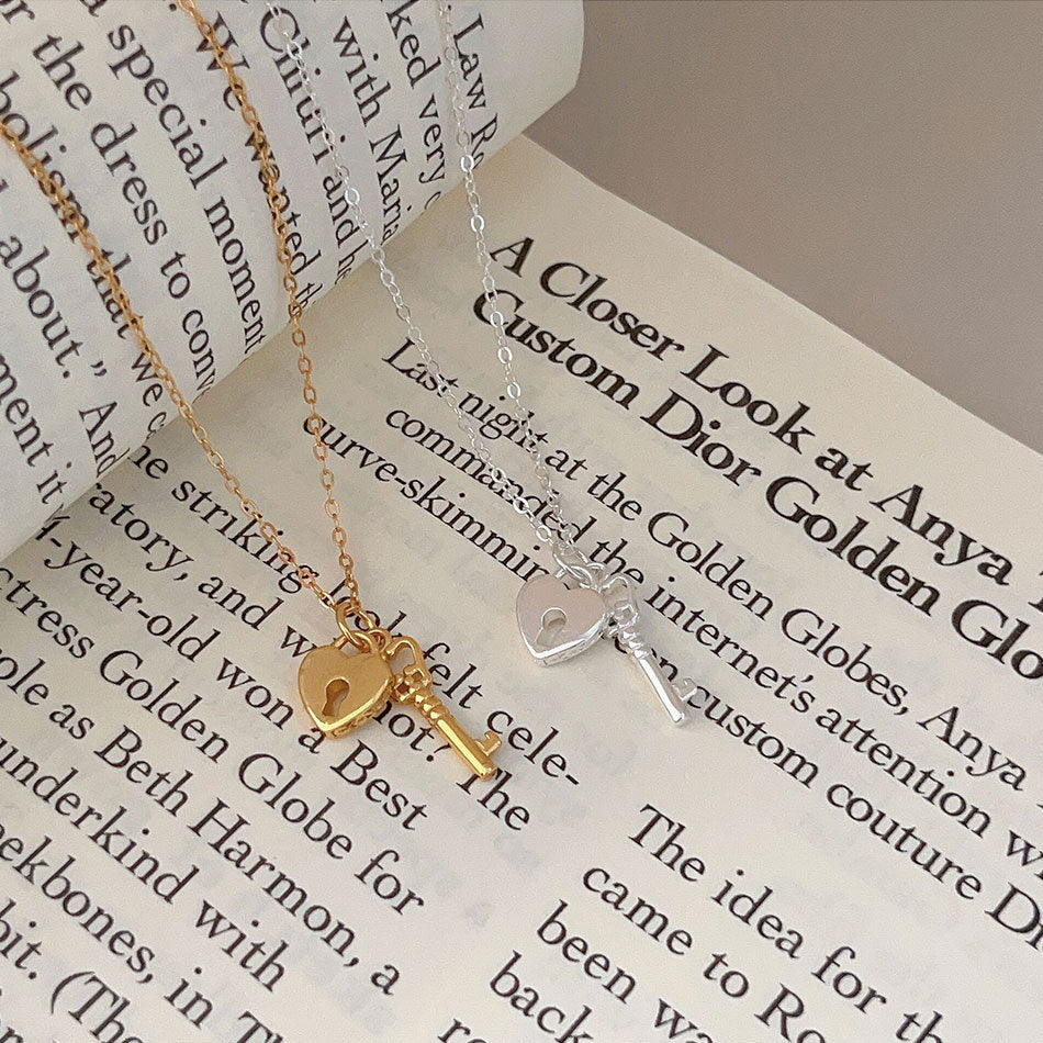 Minimalist Cold-Tone Heart-Shaped Key Pendant Necklace in 925 Sterling Silver on Corn Chain