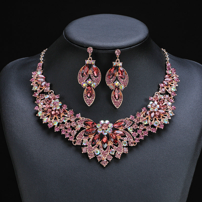 Conjunto de collar con colgante de hoja y motivos florales vintage para mujer, con base de aleación e incrustaciones de pedrería en cadena tipo O, elegante joyería nupcial