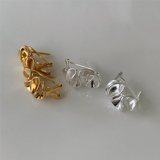 Minimalist Heart-Shaped 925 Sterling Silver Stud Earrings with Polished Finish and Subtle Water-Light Sheen for Women