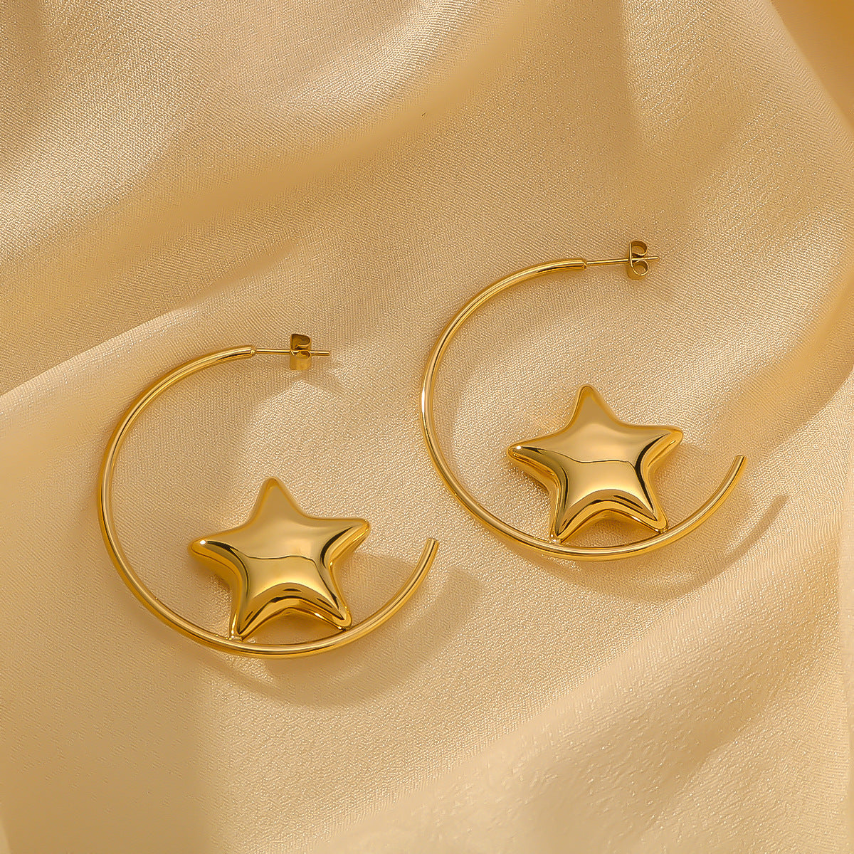 Orecchini minimalistici a C in acciaio inossidabile con stella cava placcati in oro 18K da donna