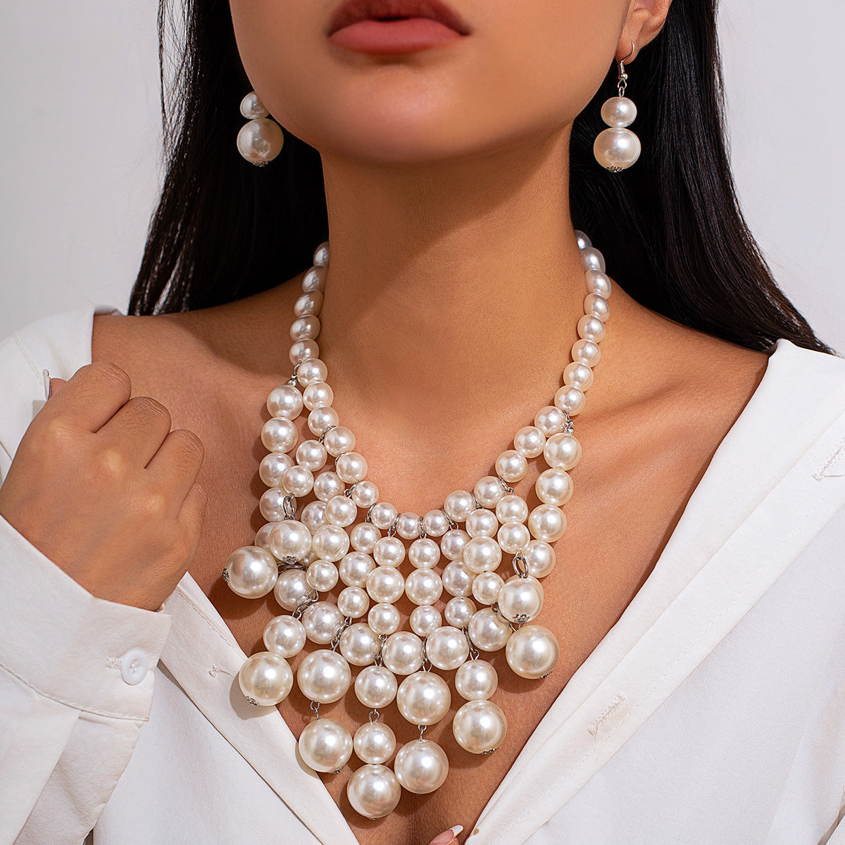 Collana girocollo multistrato da donna stile perla geometrica vintage con ciondolo a nappa e finitura placcata