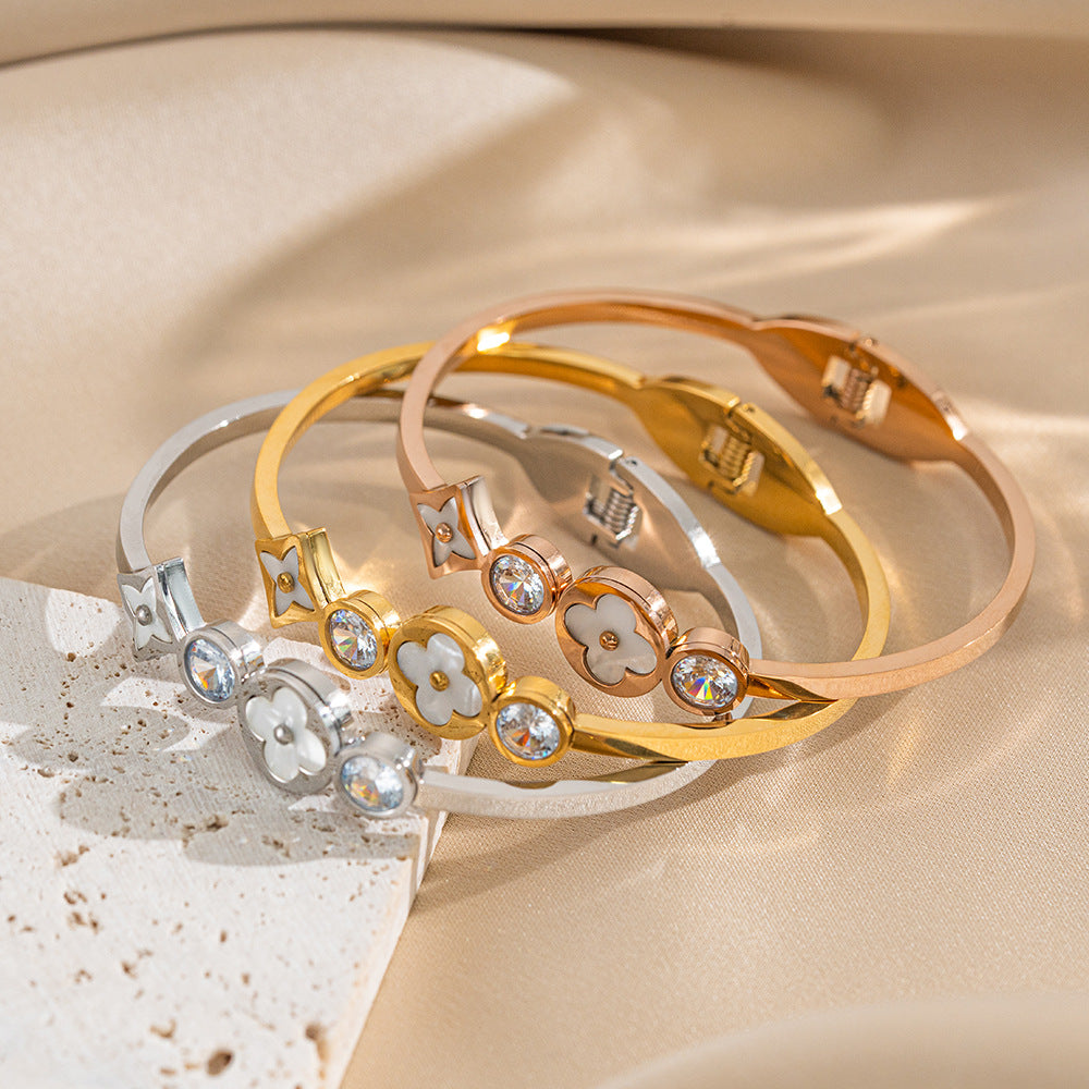Luxury Fashion 18K Gold Plated Titanium Steel Bracelet Hypoallergenic Vacuum Plating