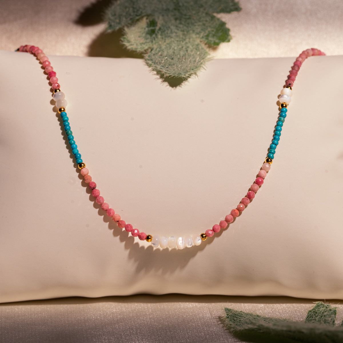 Collar minimalista de capas de acero inoxidable con abalorios y detalles de piedra natural para mujer