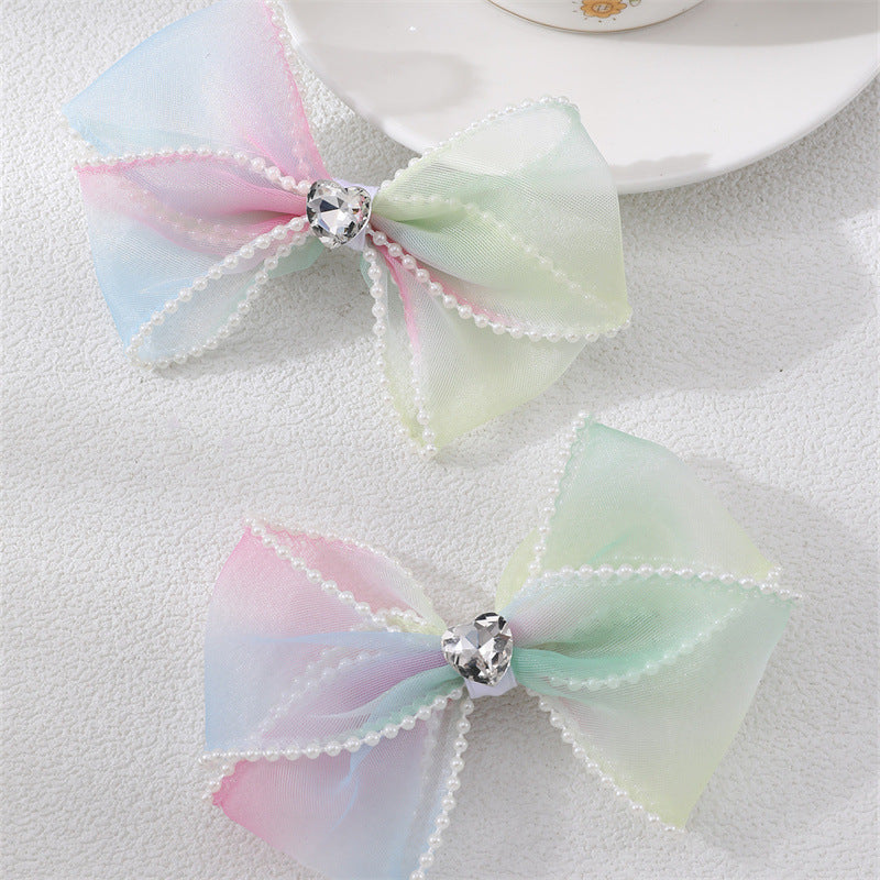 Pinza para el pelo de tul con diseño de arcoíris minimalista, lazo de perlas y acento de corazón para niños