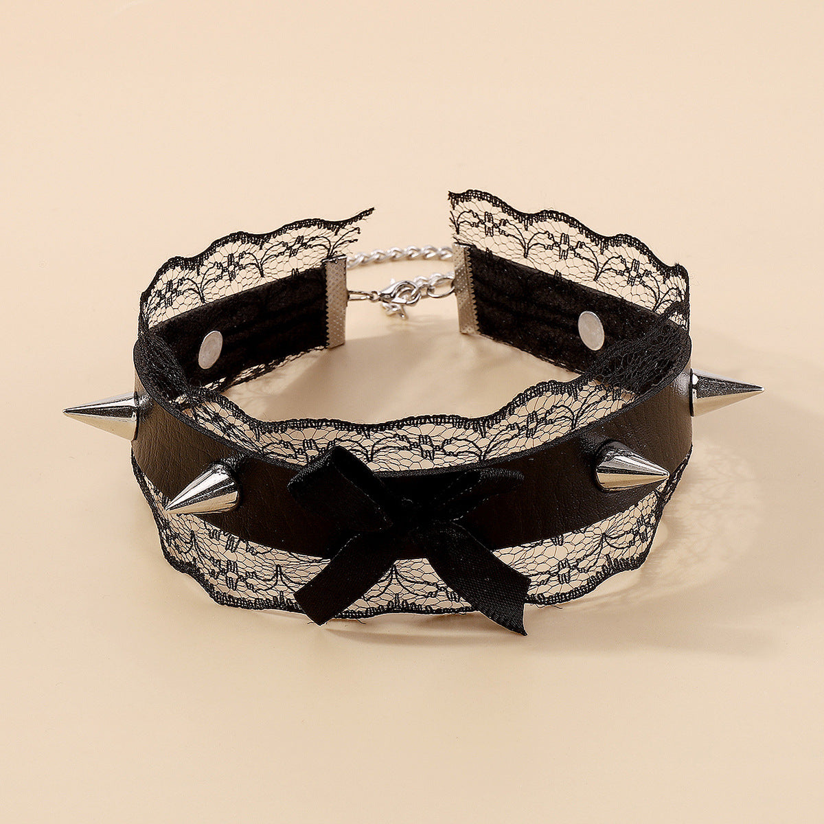 Gargantilla Punk Atrevida con Remaches y Lazo de Encaje para Mujer, Cadena Corta de Clavícula de PU y Encaje con Diseño Geométrico
