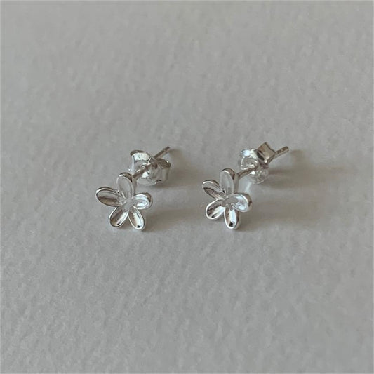 Orecchini a perno floreali minimalisti in argento sterling 925 placcato oro, motivo a pois, stile fresco e dolce
