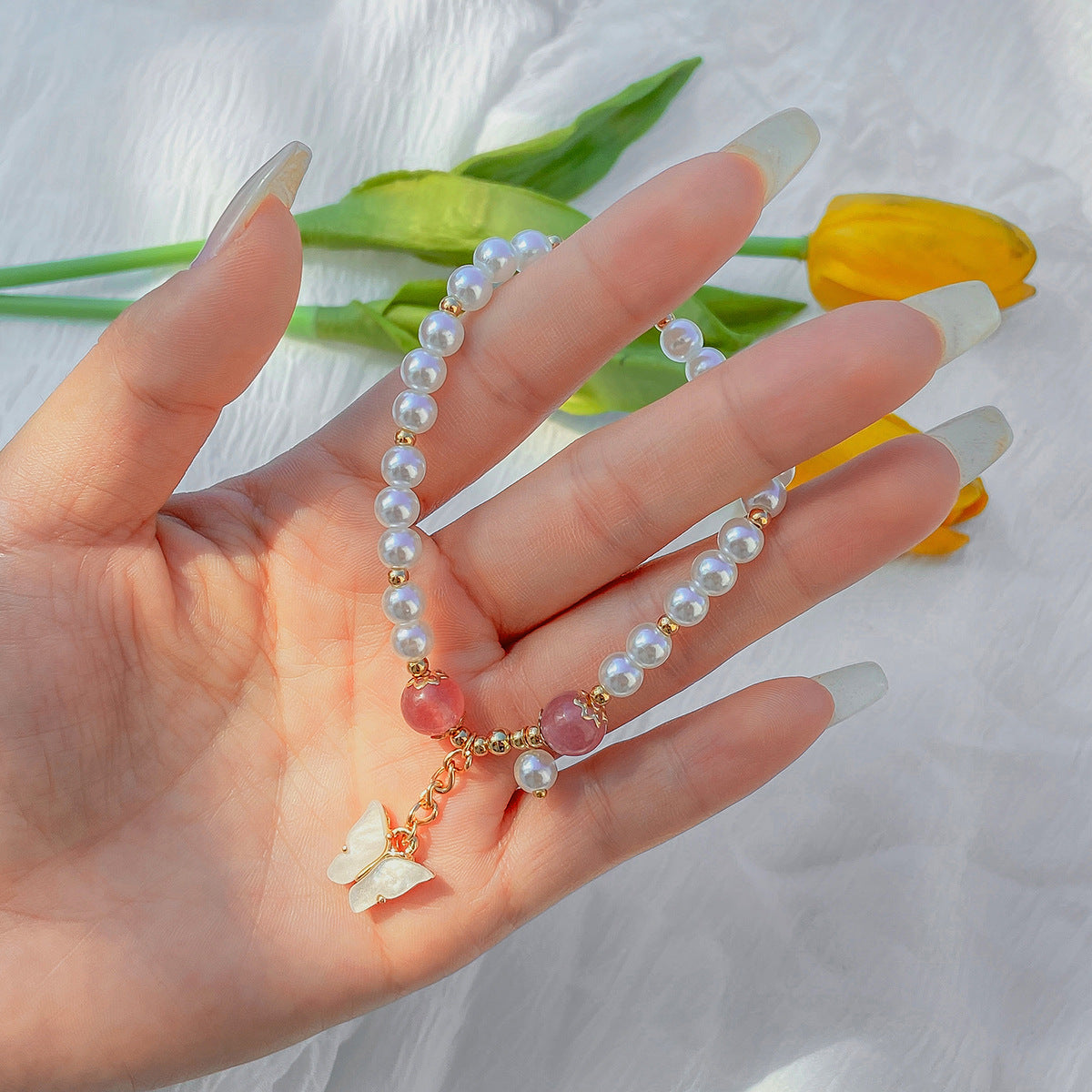 Bracciale Elastico con Perline Turchesi e Dettagli Floreali Rustici a Forma di Farfalla con Cristalli Micro-Pave