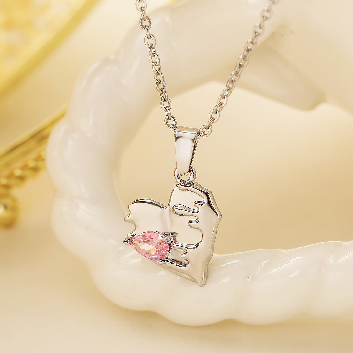 Elegante Collana Minimalista a Cuore in Rame Placcato Oro Vero con Pendente in Zirconia per Donna