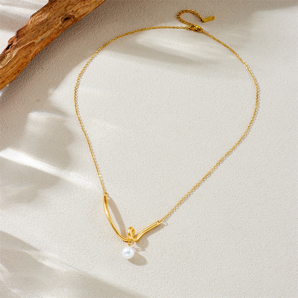 Collana con Ciondolo a Perla a V intrecciato a Nodo Geometrico alla Moda in Acciaio Inossidabile Placcato Oro su Catena O