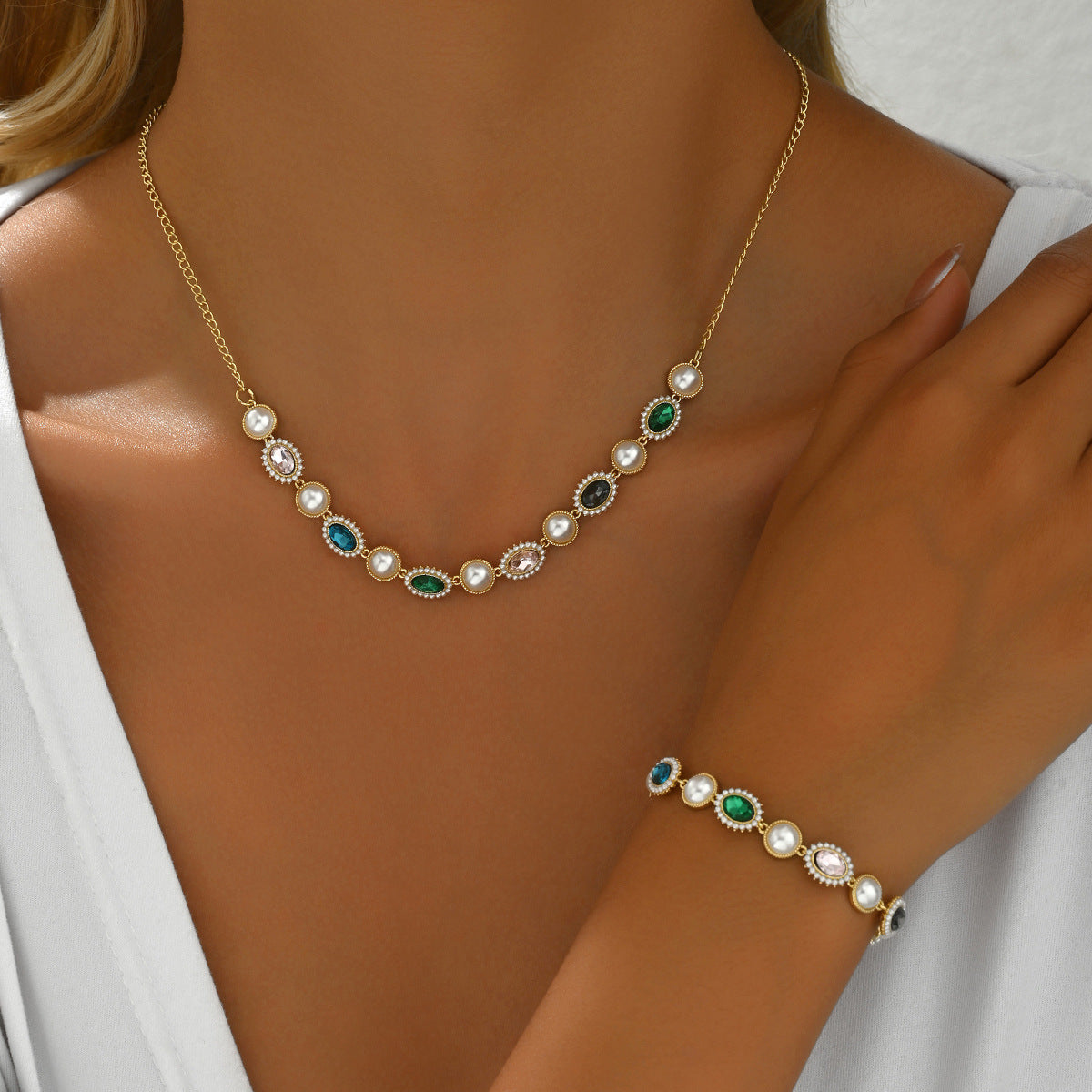 Juego de collar y pulsera de perlas geométricas para mujer, colgante de cobre con incrustaciones de diamantes de imitación, cadena chapada en oro de 18 quilates