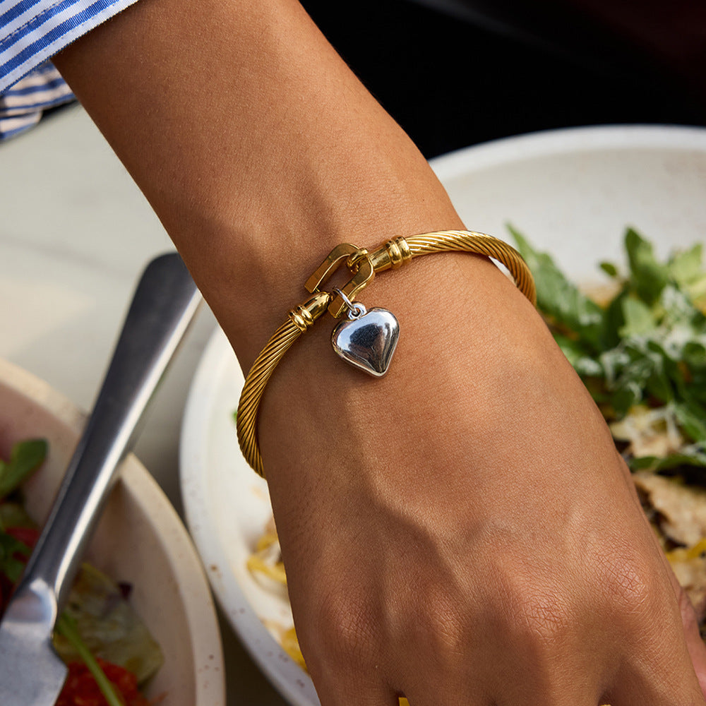 Pulsera de Corazón de Acero Inoxidable con Baño de Oro de 18K de Lujo Minimalista para Mujer