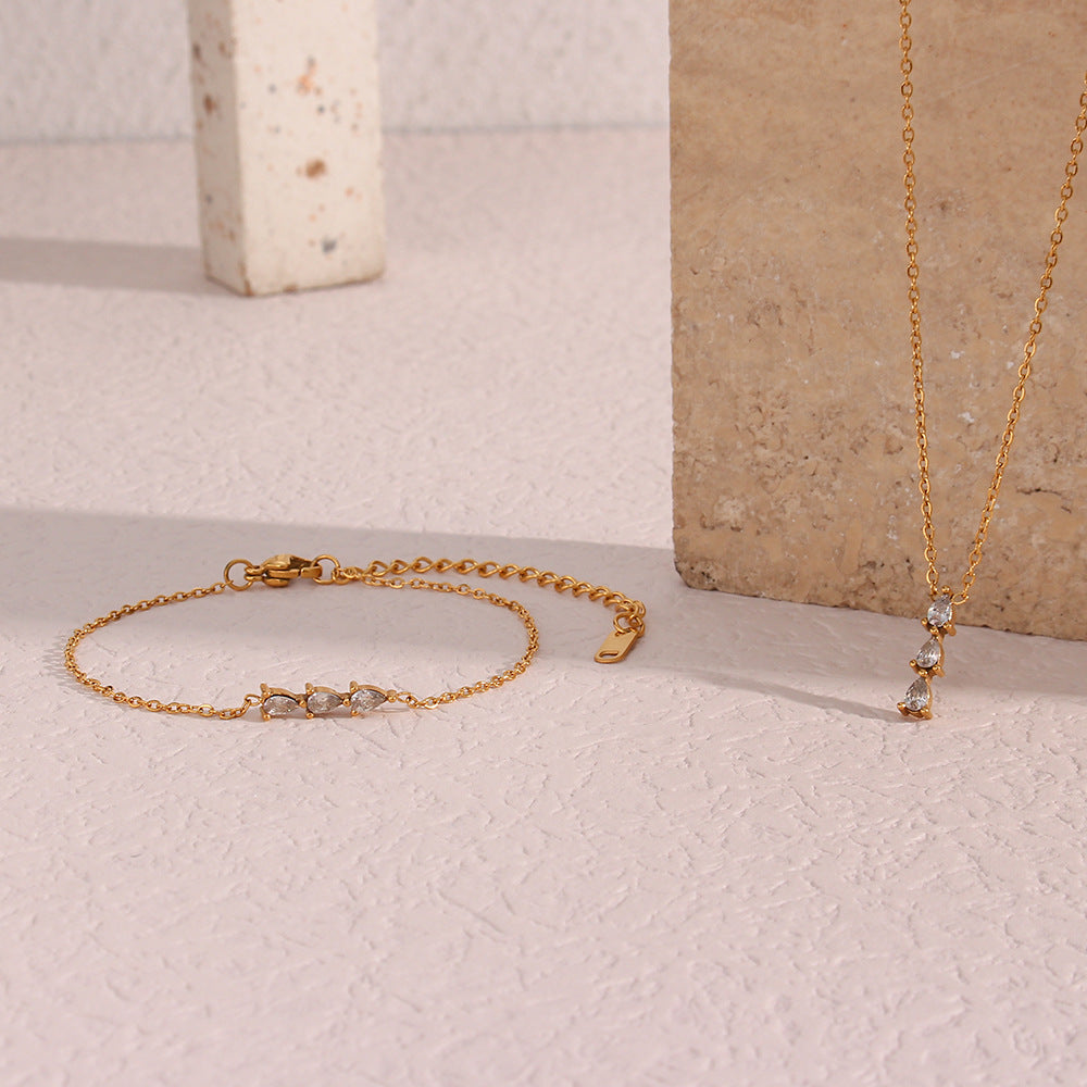 Collana con ciondolo a gemello in bambù placcata oro 18 carati in acciaio inossidabile, design geometrico e dettagli lineari, stile minimalista da donna