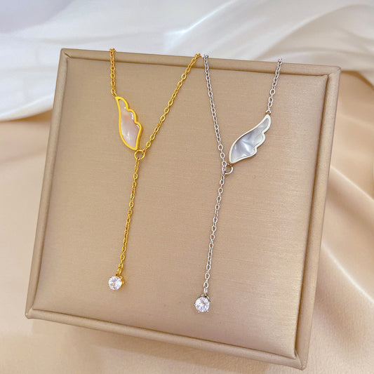 Collana con ciondolo minimalista a forma di ali d'angelo in acciaio al titanio per donna, catena a medaglione dal design geometrico con placcatura in oro