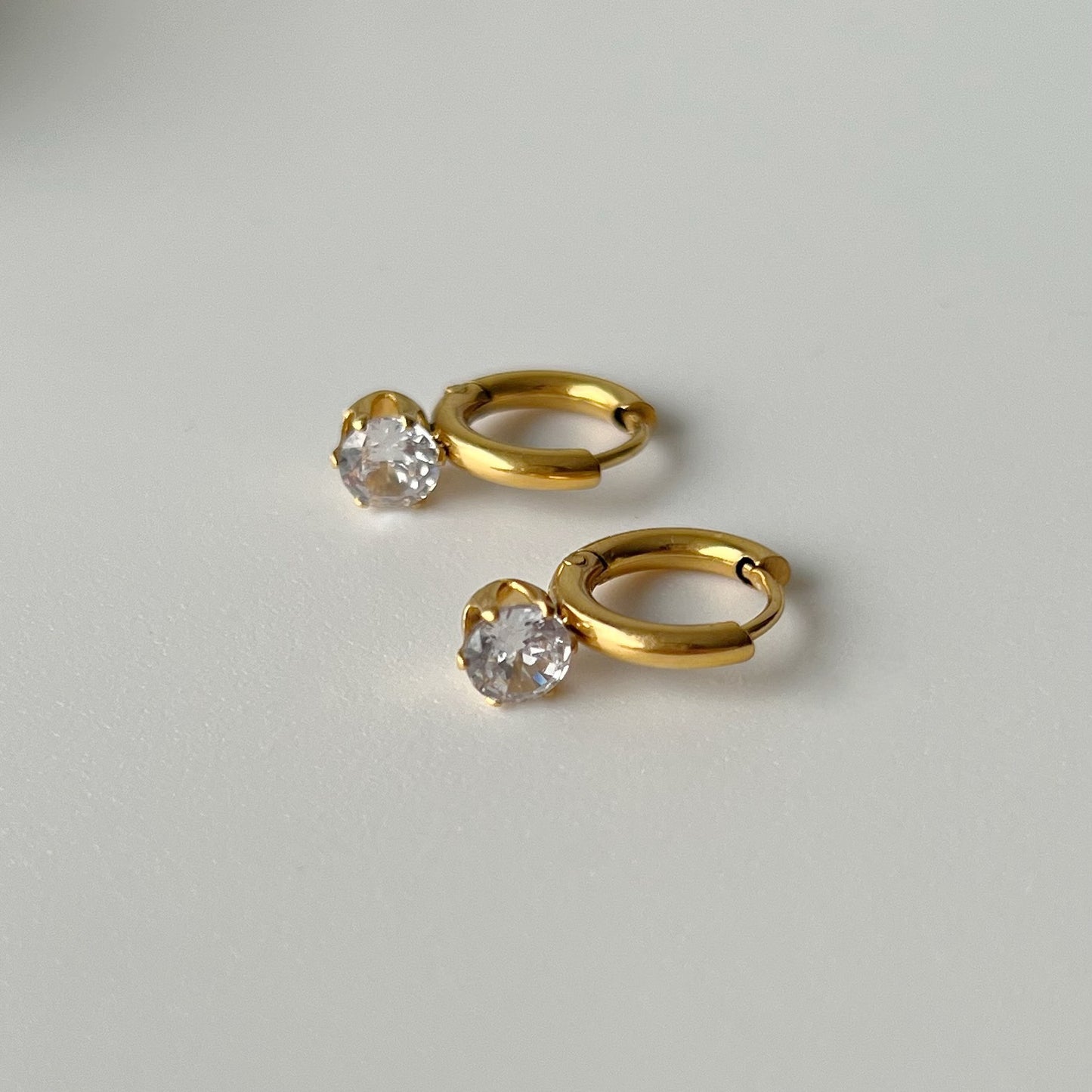 Minimalist Geometric Round Pendant Earrings in Titanium Steel with 18K Gold Plating and Rhinestone Inlay