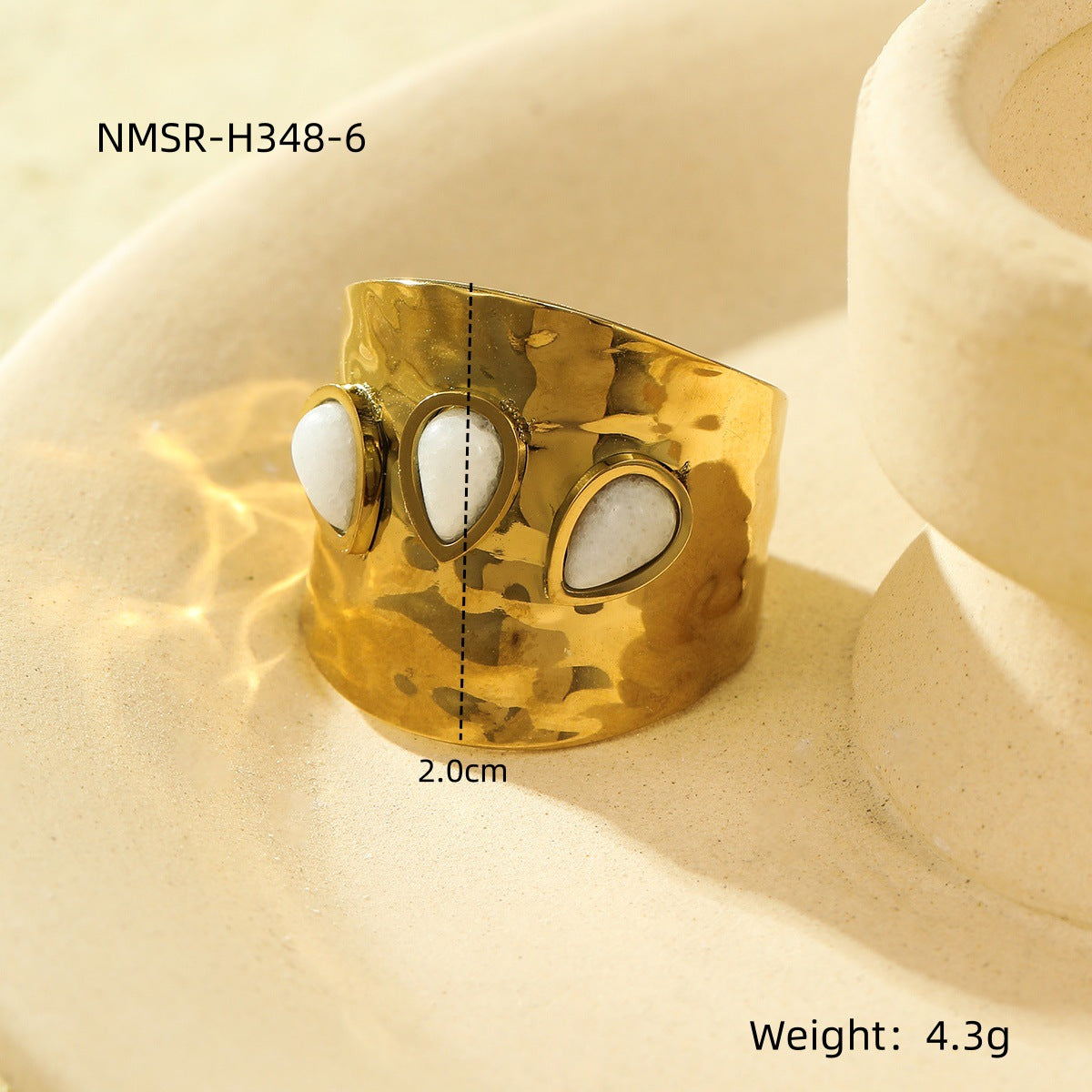 Elegante Anillo Bañado en Acero Inoxidable con Textura Geométrica Vintage Francés y Piedra Natural Incrustada para Mujer