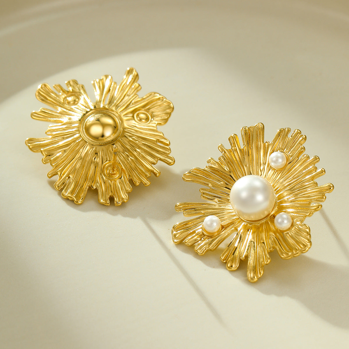 Vintage-Style Irregular Petal-Shaped Stainless Steel Ear Studs with Pearl Inlay for Women