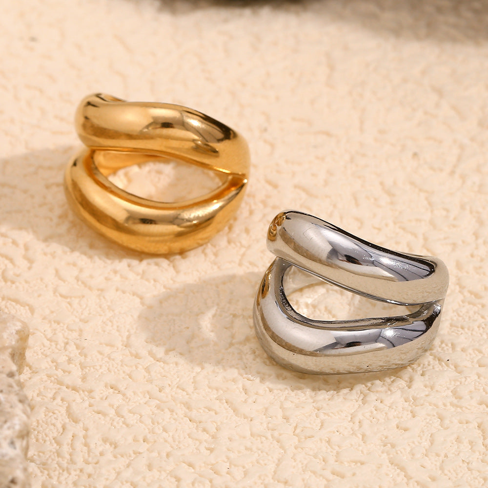 Anillo minimalista de acero inoxidable chapado en oro de 18 quilates con diseño de labios geométricos para mujer