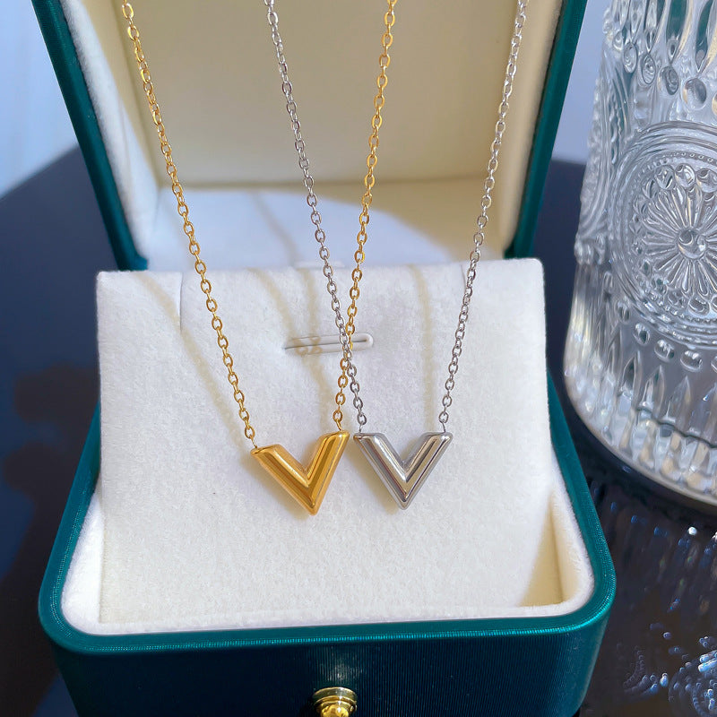 Collana con pendente a clavicola in acciaio al titanio con motivo floreale, dolce e fresco, dalla forma geometrica