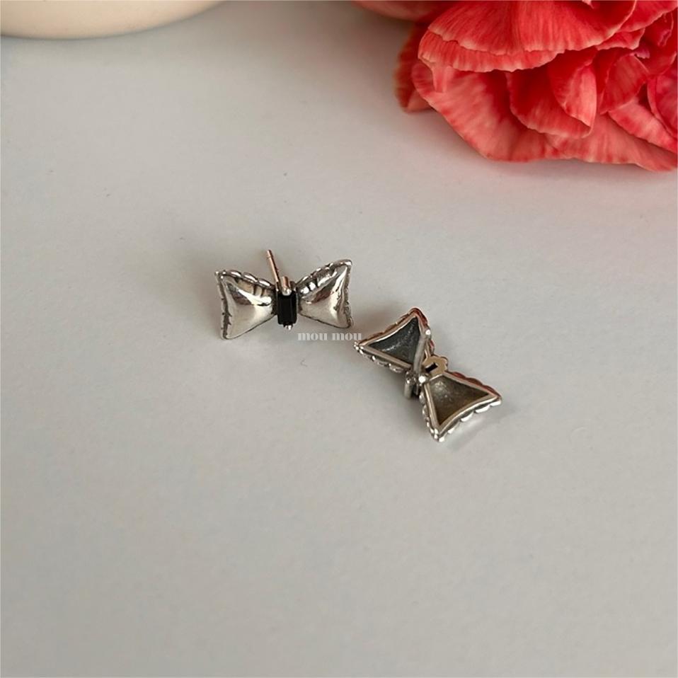 Minimalist Bow-Shaped 925 Sterling Silver Ear Studs with Rhinestone Inlay, Cold-Tone Aesthetic Jewelry