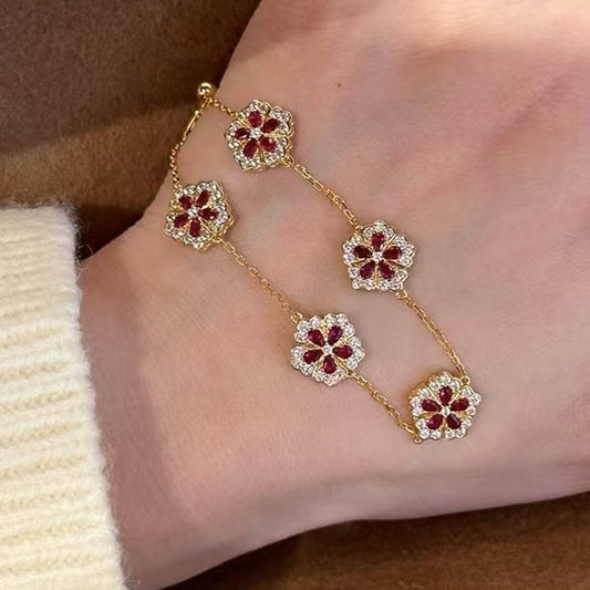Elegante Bracciale Floreale per Donna in Ottone con Intarsio di Zirconi, Stile Lusso Minimalista per Uso Quotidiano e in Ufficio