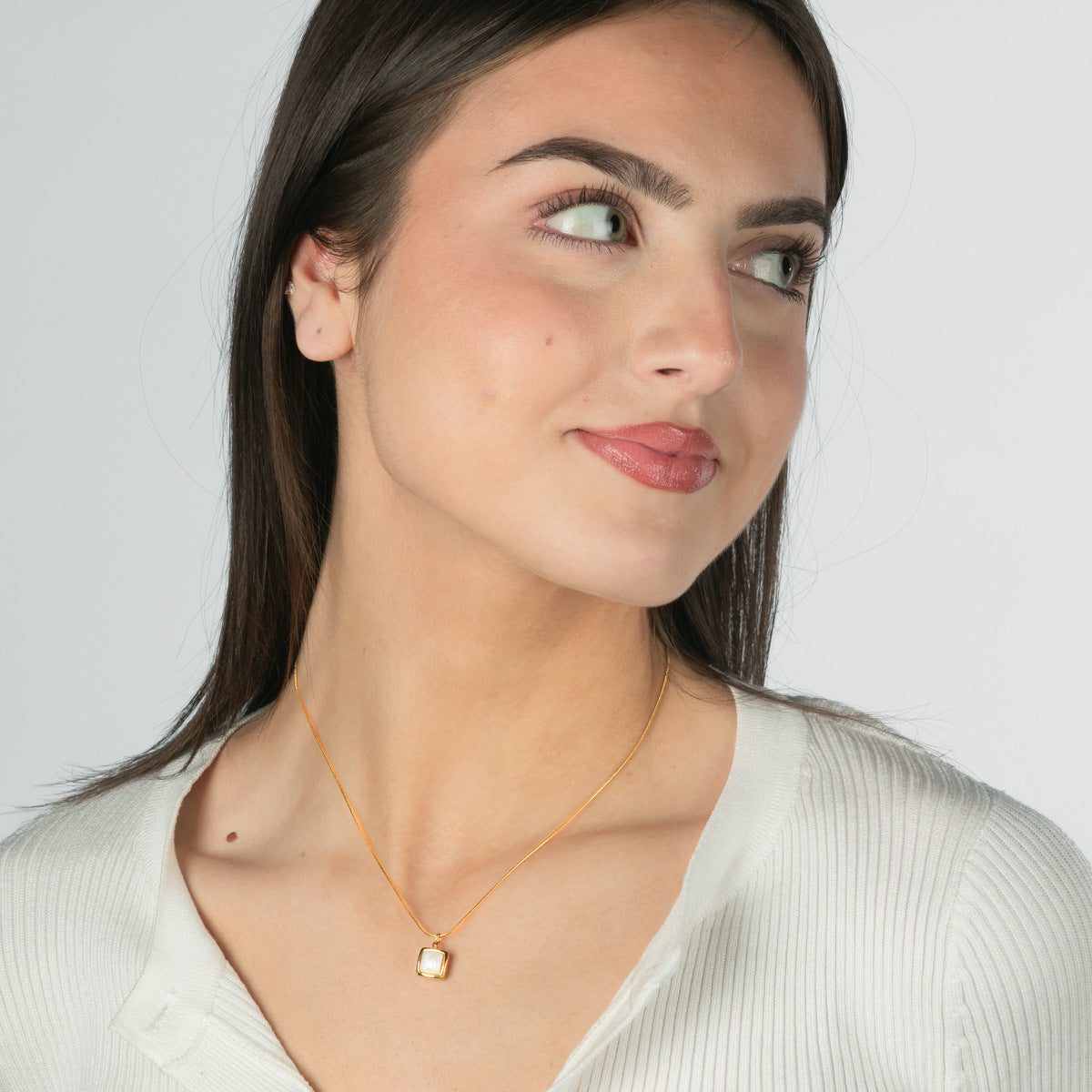 Collar con Colgante Cuadrado de Nácar Blanco de Acero Inoxidable con Baño de Oro de 18K para Mujer, Estilo Minimalista de Moda