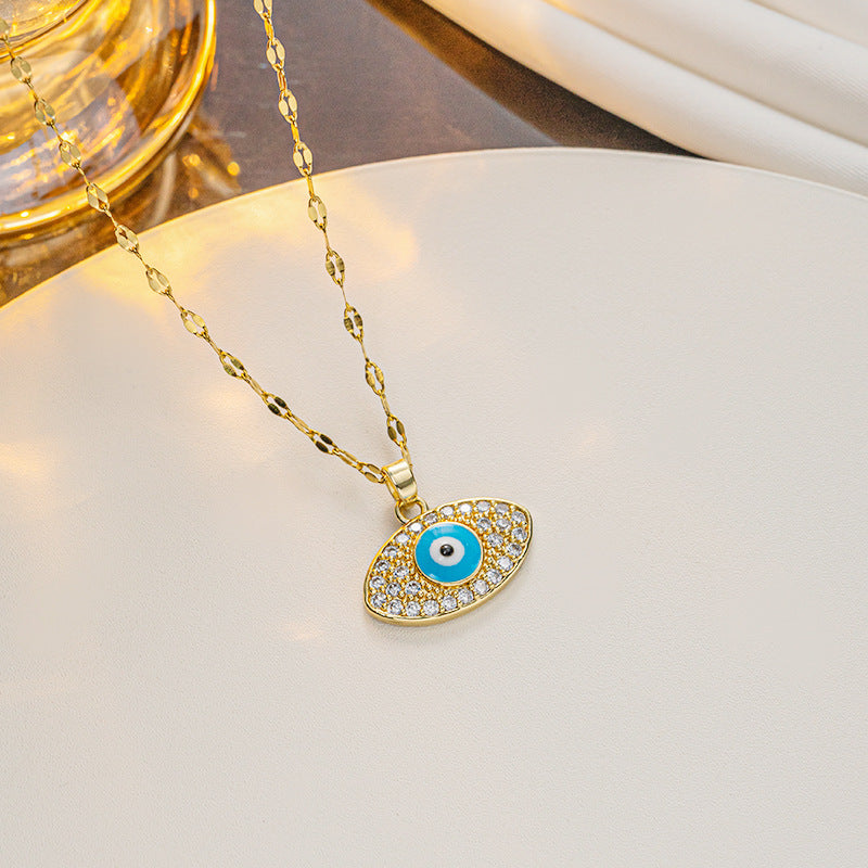 Collana con ciondolo a occhio di Allah stile INS in acciaio al titanio con finitura smaltata su catena ondulata da donna