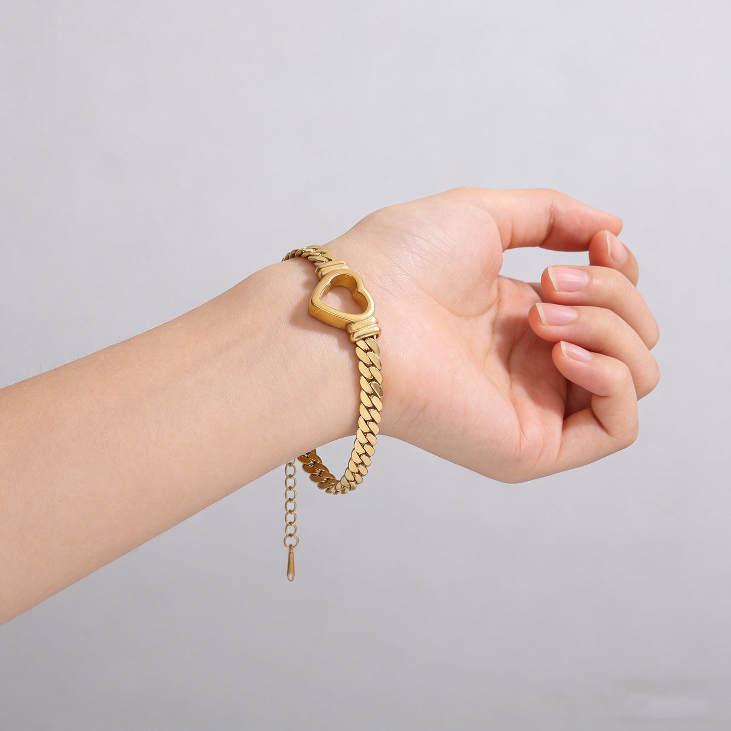 Elegant Heart Shaped Stainless Steel Plated 18K Gold Bracelet for Women