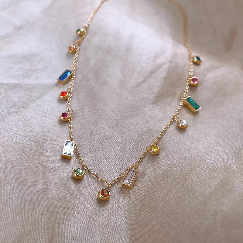 Collar de acero titanio con forma irregular de animal, diseño original, con circonitas de colores para mujeres y hombres