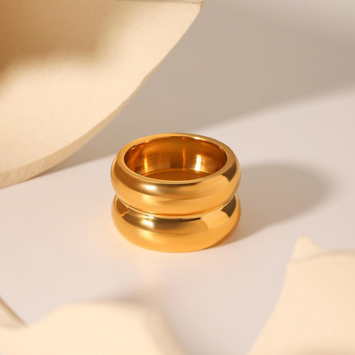 Anello da donna minimalista a doppio strato geometrico in acciaio inossidabile placcato oro 18 carati