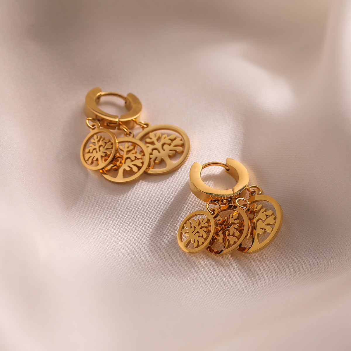 Orecchini minimalistici a forma di foglia in acciaio al titanio per donne con placcatura in oro vero, gioielli per l'orecchio di lusso leggeri e alla moda