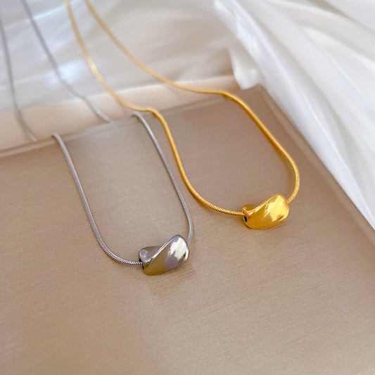 Collar de Acero de Titanio Geométrico Minimalista Retorcido para Unisex con Chapado en Oro