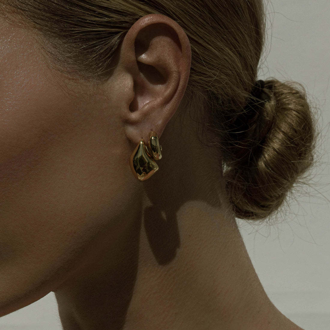 Orecchini Minimalisti a Goccia in Acciaio Inossidabile con Placcatura in Oro 18K, Gioielli per Orecchie Leggeri e di Lusso da Donna