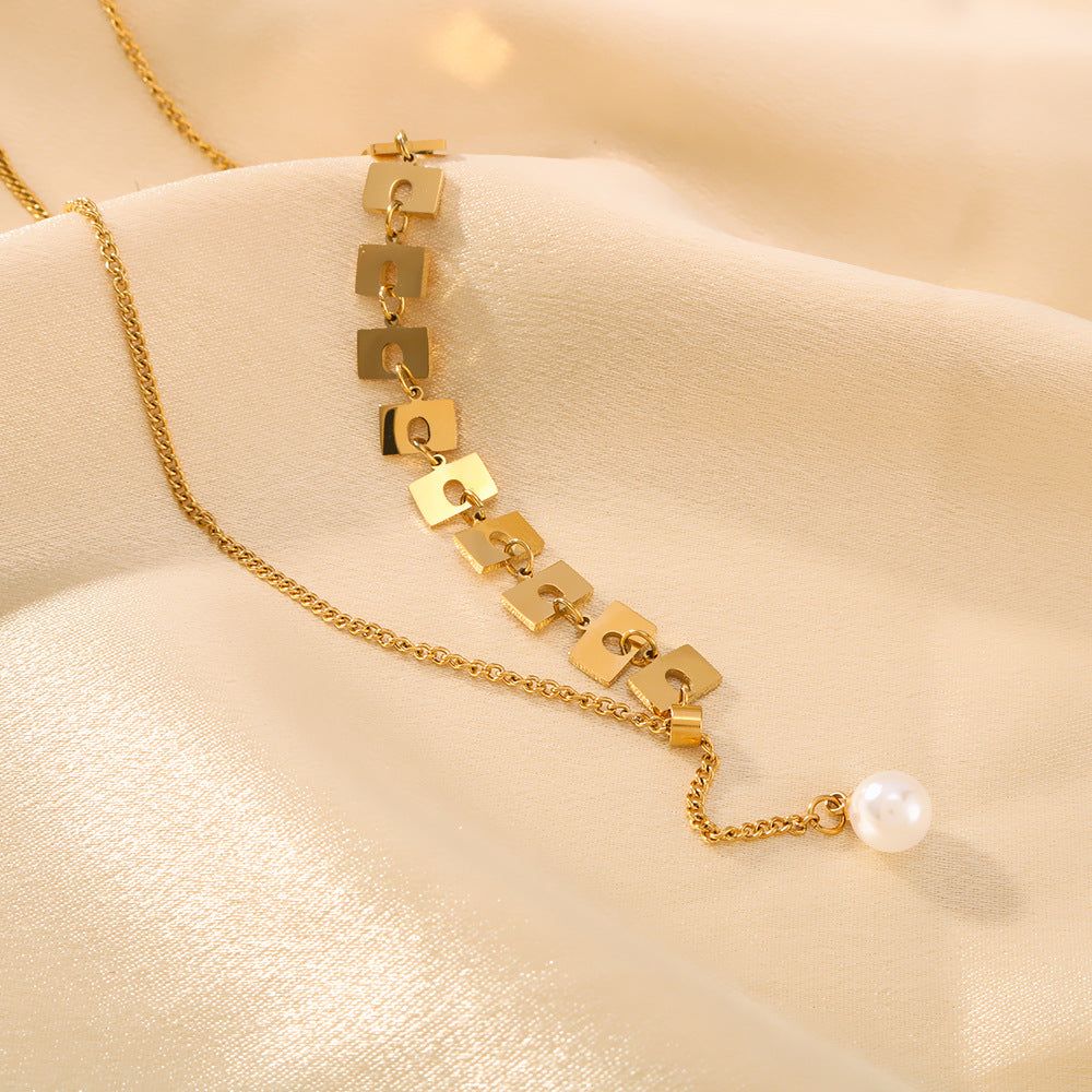Collana con Ciondolo a Perla Asimmetrica Cava Geometrica Minimalista in Acciaio al Titanio Placcato Oro 18K su Catena O