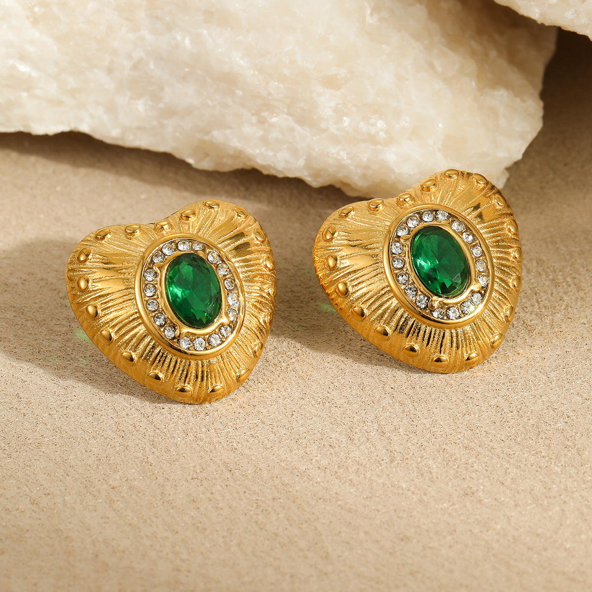 Fashionable Heart-Shaped Stainless Steel Stud Earrings with 18K Gold Plating and Rhinestone Inlay