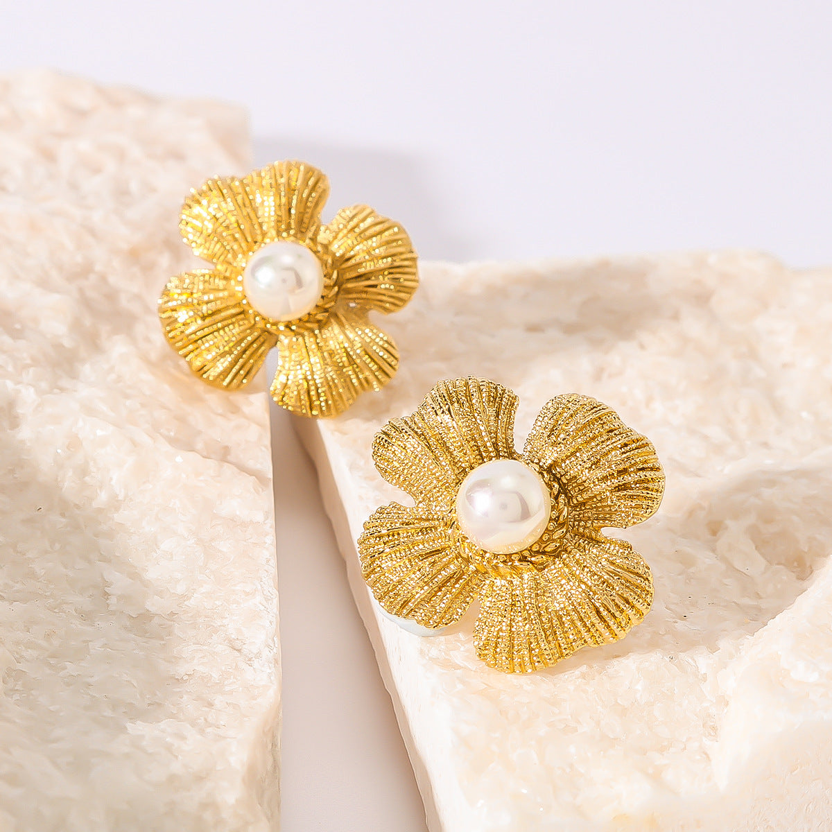 Vintage Minimalist Asymmetrical Flower-Shaped Earrings in Stainless Steel with Pearl Inlay and 18K Gold Plating
