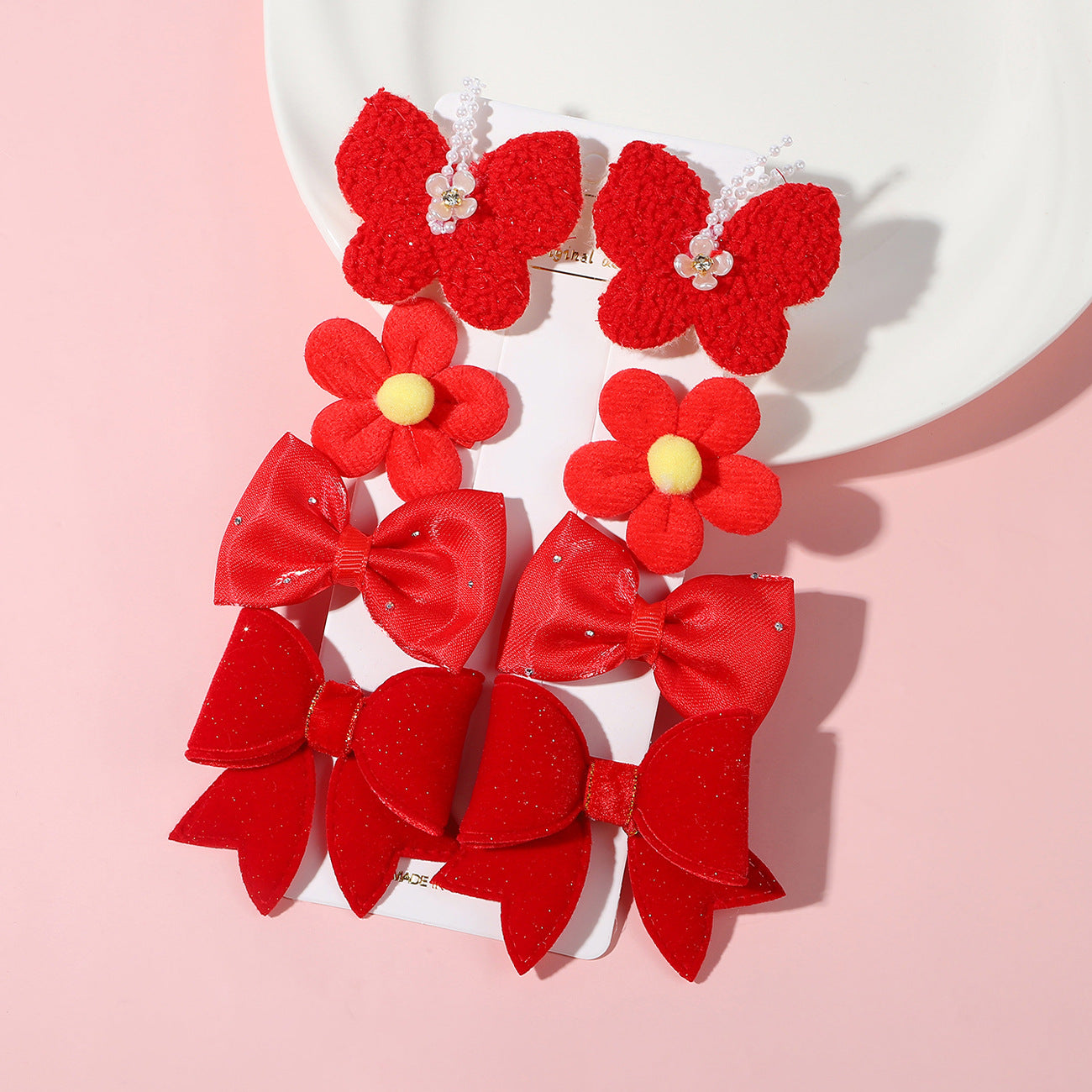 Cartoon Style Bow and Floral Hair Clip for Girls - Handmade Children's Hair Accessory with Rabbit, Strawberry, and Flower Motifs - Soft Non-Slip Design for Ages 3-10