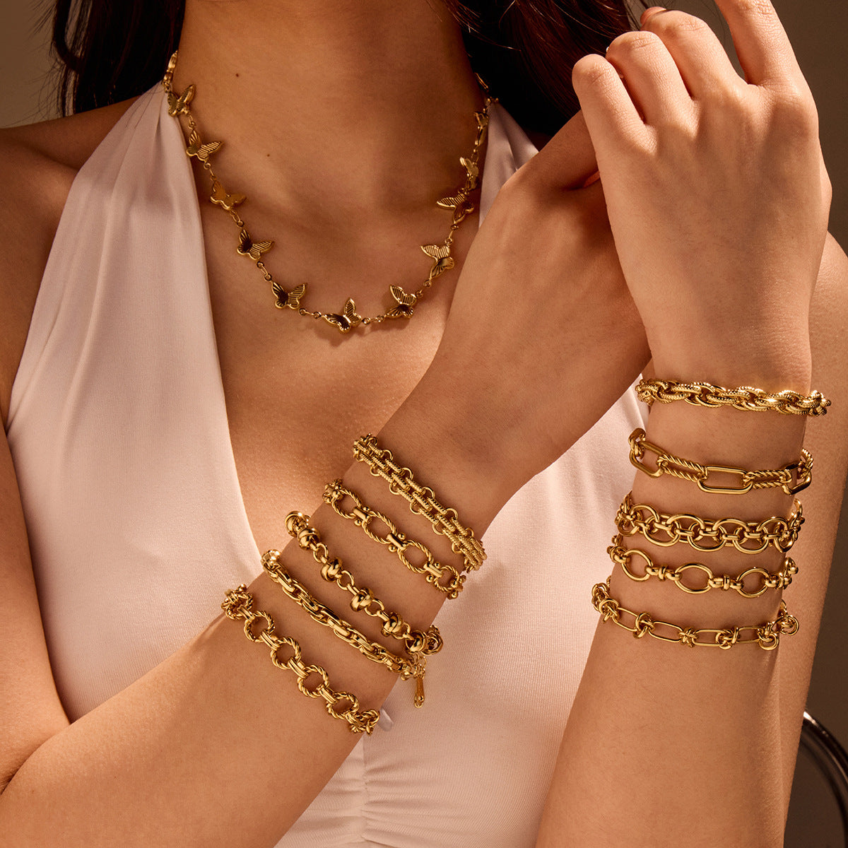 Bracciale da donna in stile punk geometrico in acciaio inossidabile placcato con anelli intrecciati e dettagli sferici
