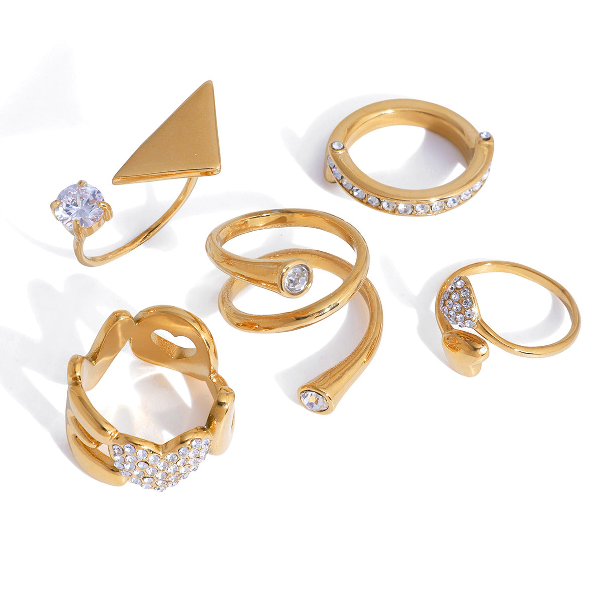 Elegante anillo de acero inoxidable con diseño de triángulo geométrico y circonita cúbica, chapado en PVD, para mujer