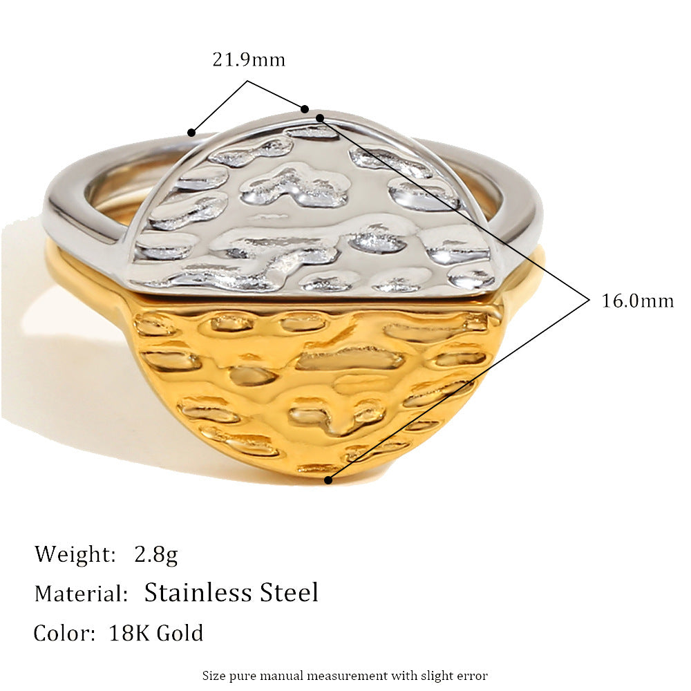 Fashionable Geometric Stainless Steel Necklace with 18K Gold Plated Dual-Tone Round Disc Pendant Featuring Concave Dots and Square Pearl Accent for Women