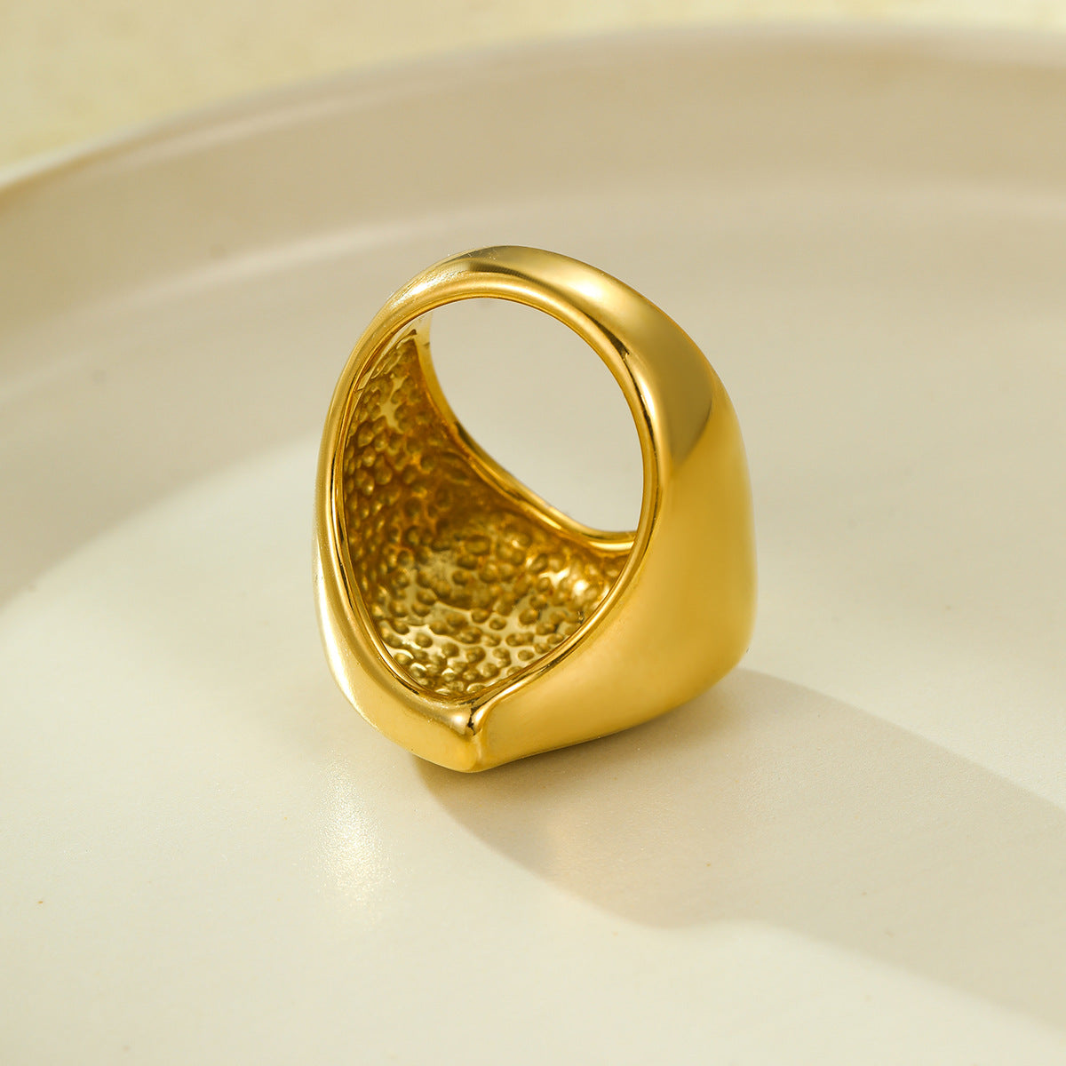 Anello alla moda in acciaio inossidabile a forma di cuore con placcatura in oro 18 carati da donna