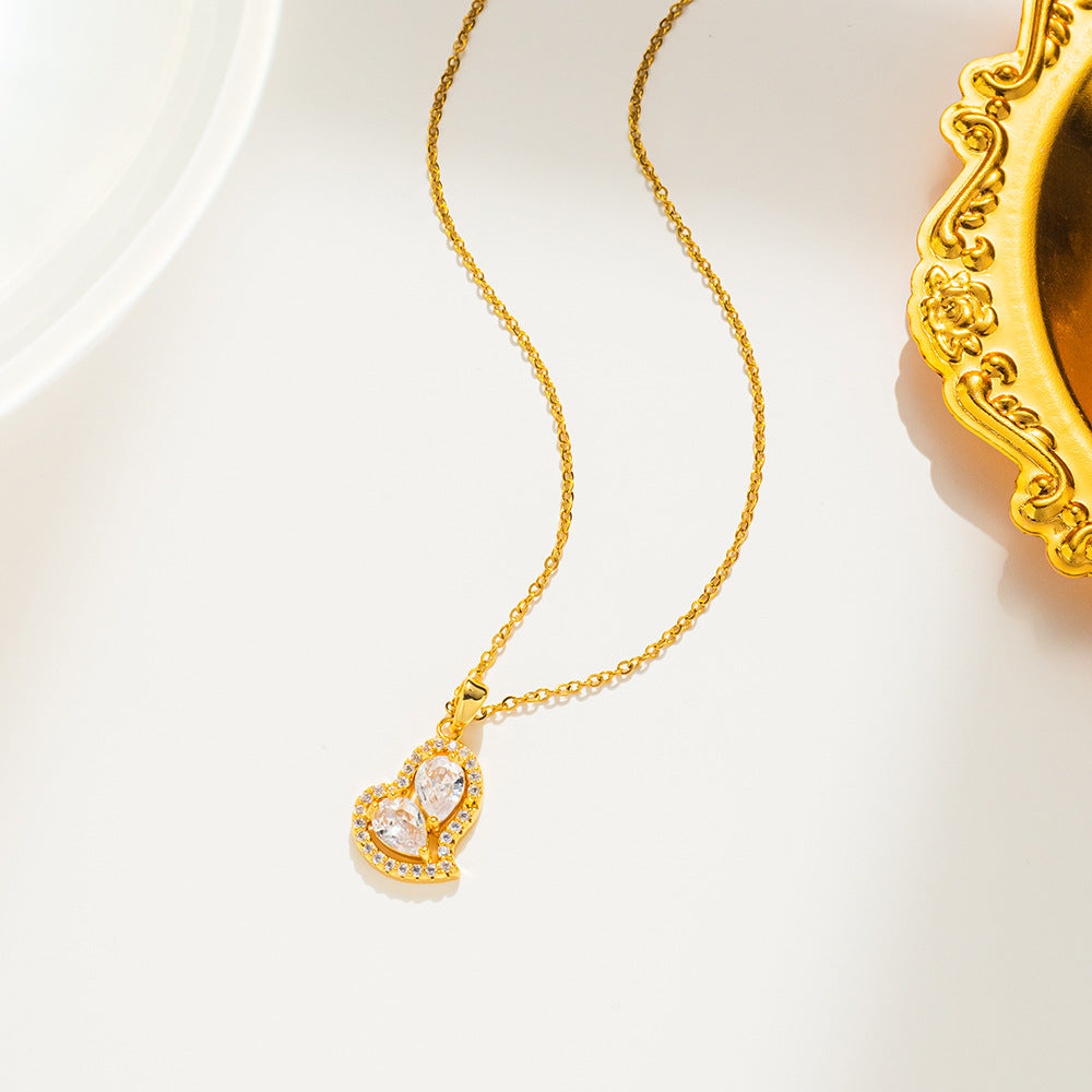 Collana minimalista di lusso in acciaio al titanio a forma di cuore con ciondolo a pavé di zirconi e catena a O placcata in oro 18 carati