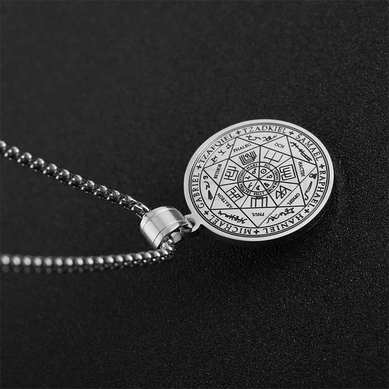 Collana con ciondolo geometrico minimalista in acciaio inossidabile con sigillo e finitura placcata