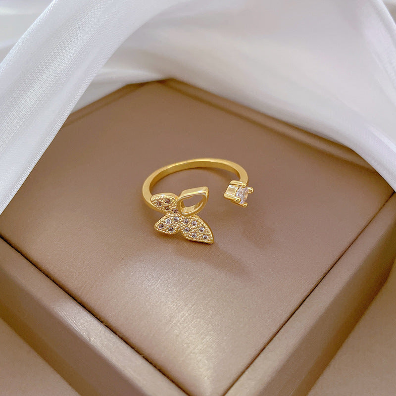 Anello regolabile in ottone placcato oro a forma di farfalla in stile cartone animato per donna con design dolce minimalista e fresco