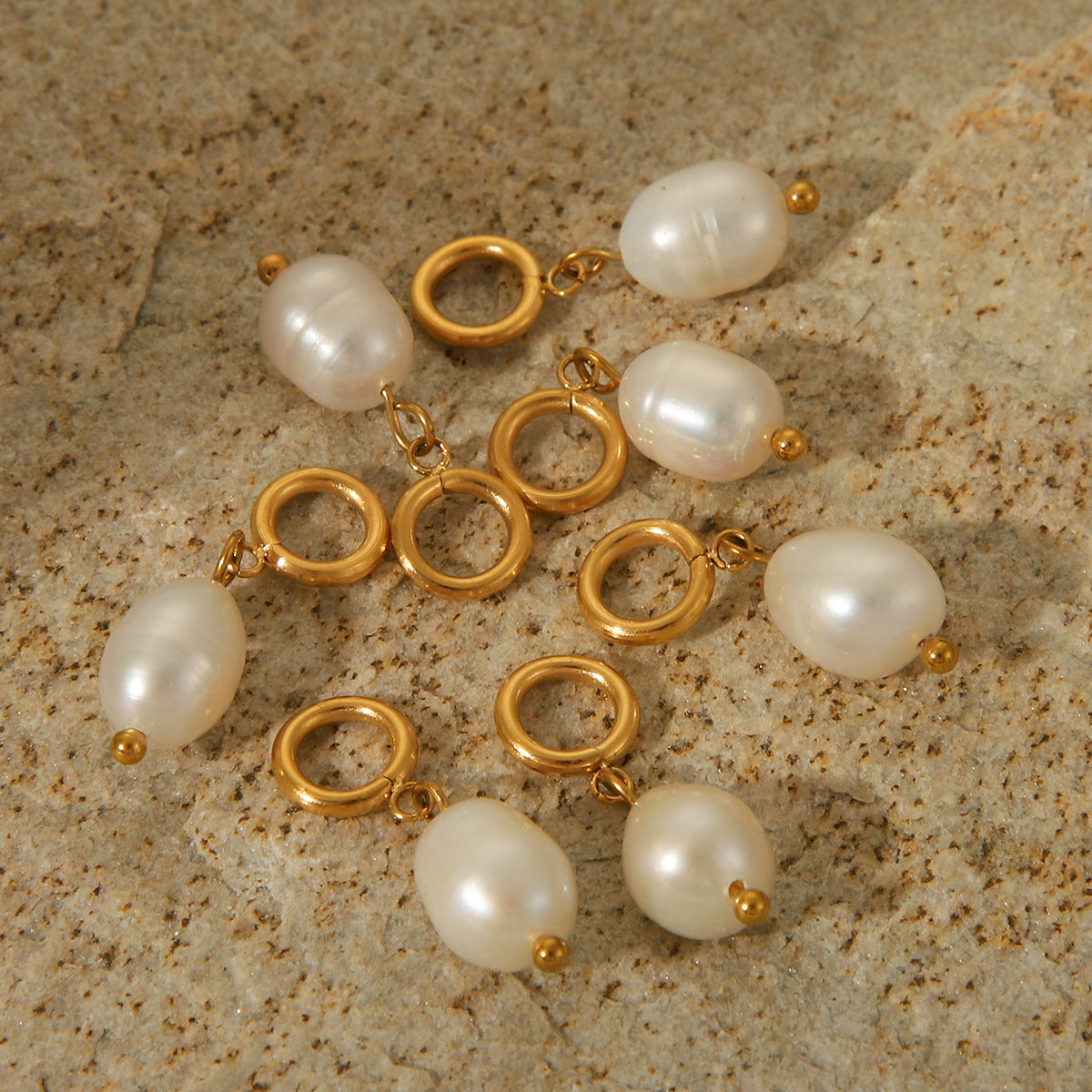 Luxury Minimalist Round Gold Plated Stainless Steel Freshwater Pearl Charm Bar