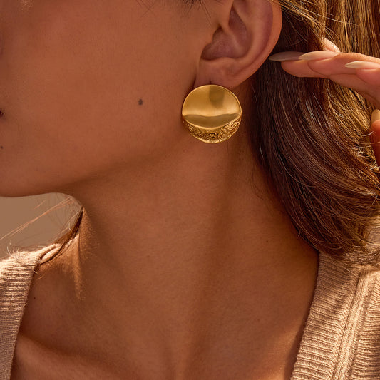 Pendientes de aro minimalistas geométricos de acero inoxidable con textura circular plegada para mujer