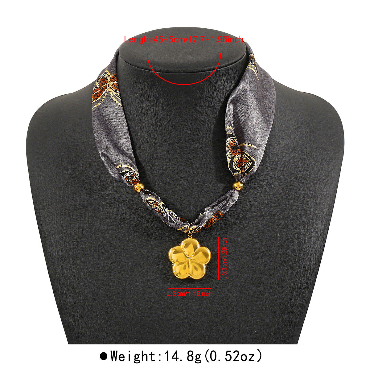 Collana con ciondolo floreale e geometrico, dolce e grintoso, con ciondolo in acciaio inossidabile, nastro di seta e finitura placcata
