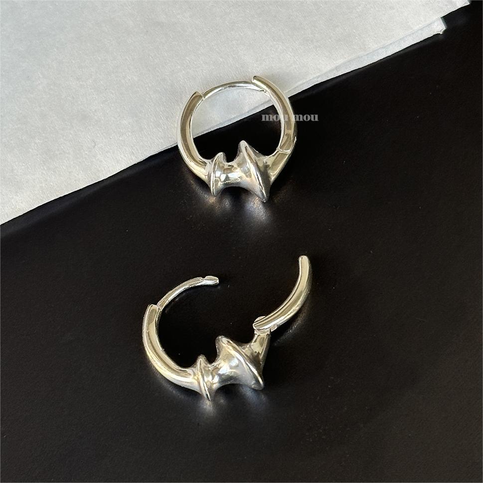 Pendientes minimalistas de plata de ley 925 con forma de letra geométrica y acabado chapado