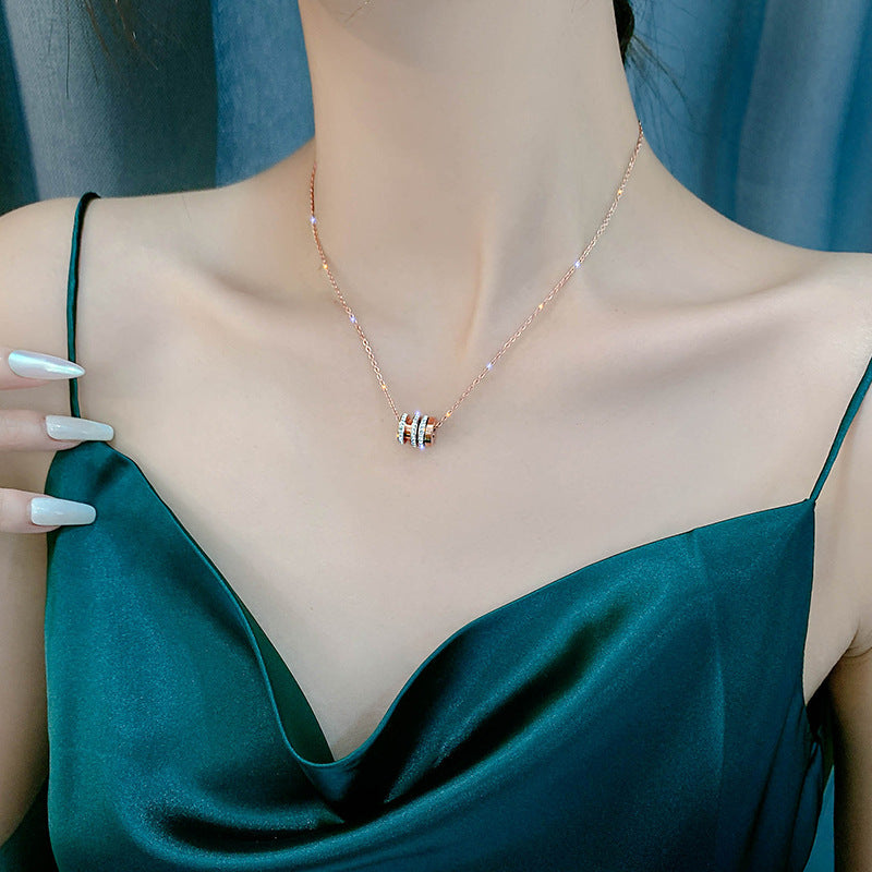 Collana Minimalista Geometrica a Clavicola in Acciaio al Titanio Placcato per Donna e Uomo