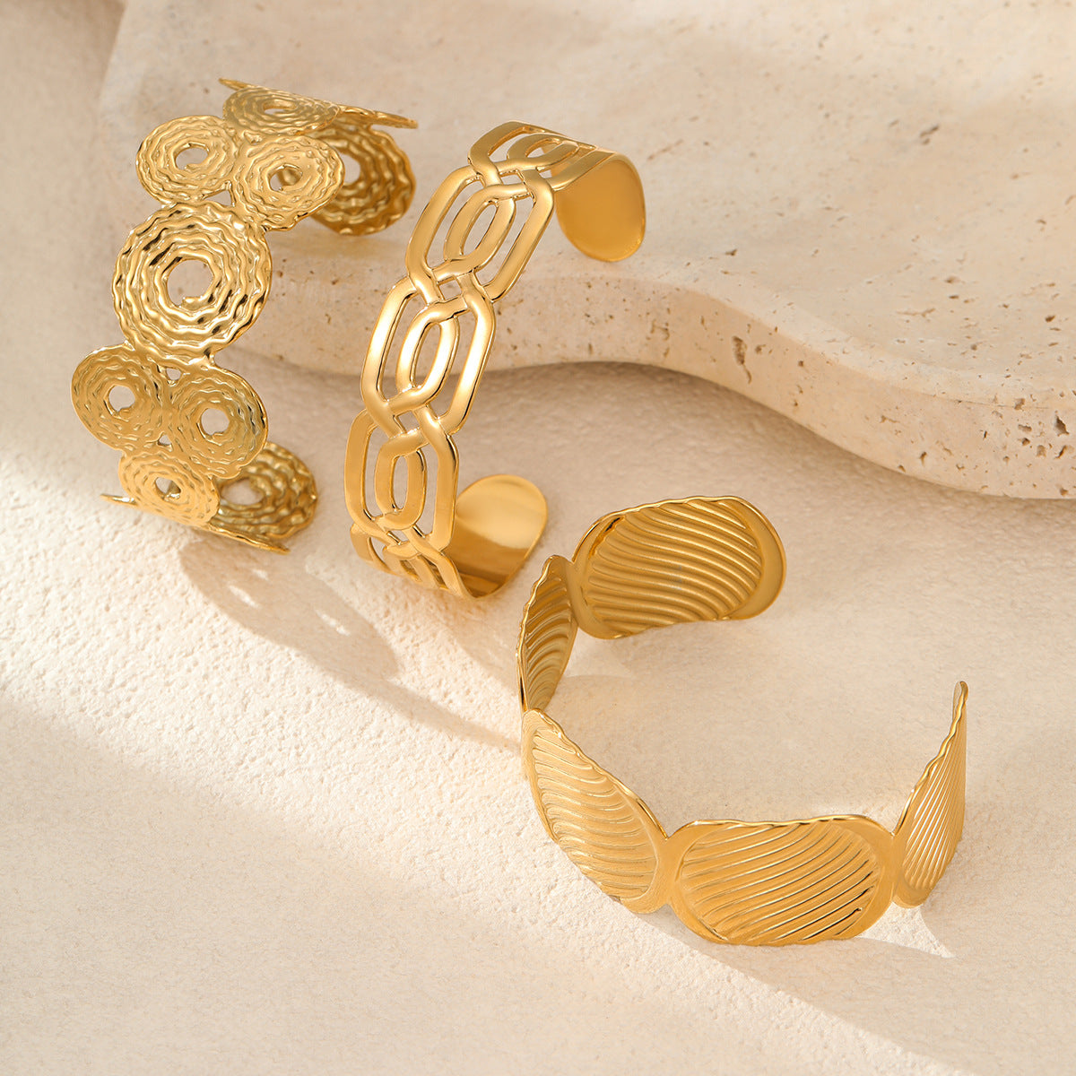 Fashion OL Geometric Hollow 18K Gold Plated Stainless Steel Bracelet for Women