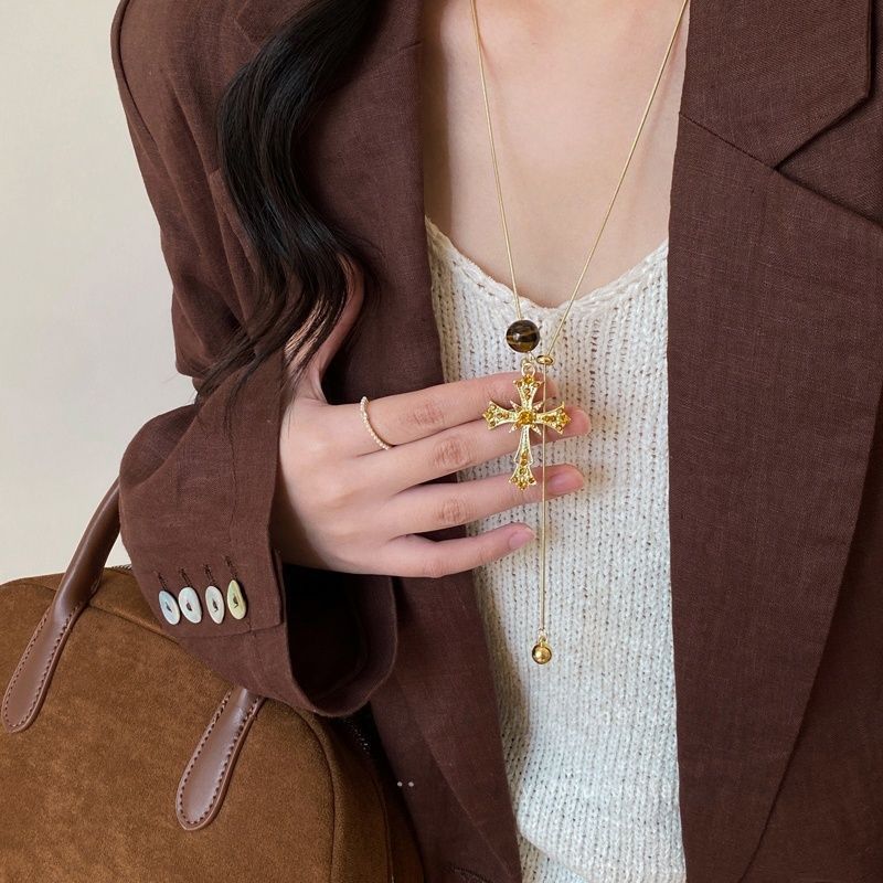 Collana con ciondolo geometrico minimalista in rame placcato da donna, catena maglione di lusso leggera
